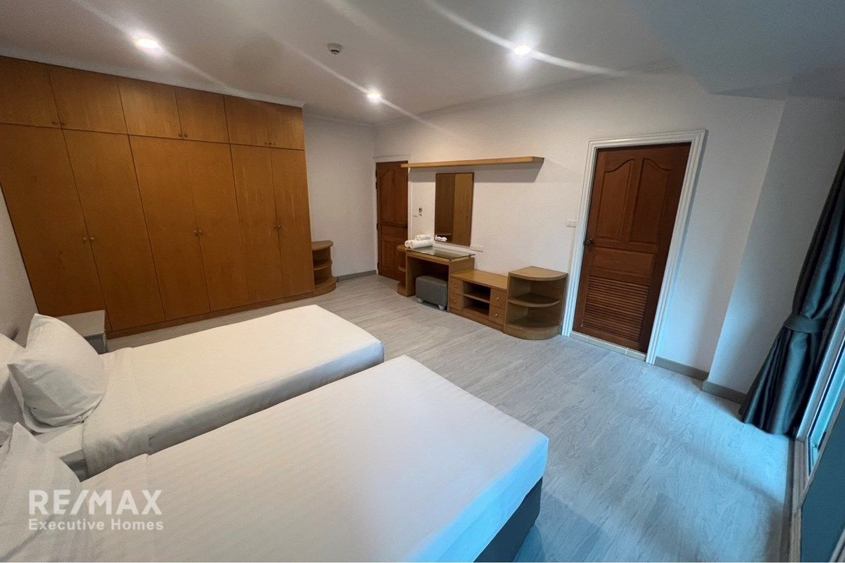 For Rent: Spacious 200sqm 2BR 2BA Condo in Sukhumvit 11 - Pet-Friendly, 75K 10