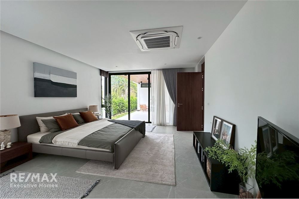 Elegant Pool Villa for Sale in Sunplay Pattaya - Bangsaray 12