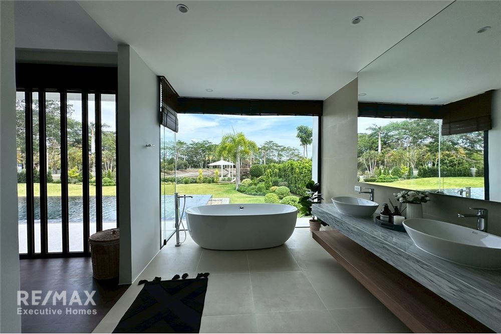 Elegant Pool Villa for Sale in Sunplay Pattaya - Bangsaray 15