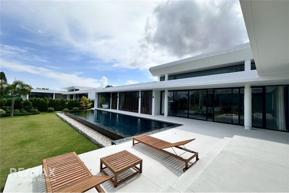 Elegant Pool Villa for Sale in Sunplay Pattaya - Bangsaray 2