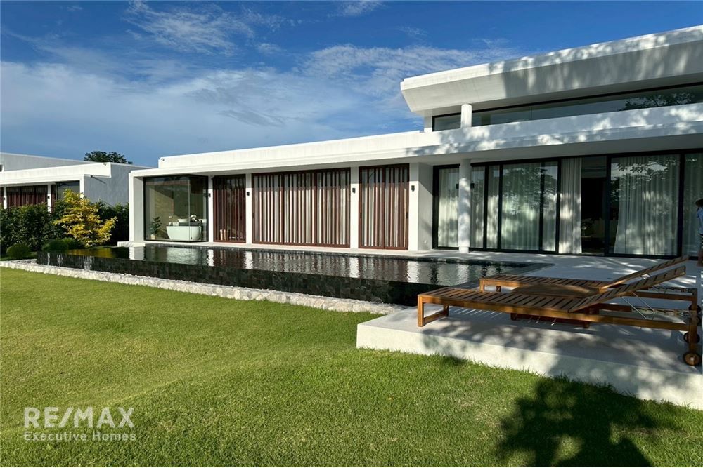 Elegant Pool Villa for Sale in Sunplay Pattaya - Bangsaray 3