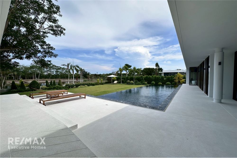 Elegant Pool Villa for Sale in Sunplay Pattaya - Bangsaray 4