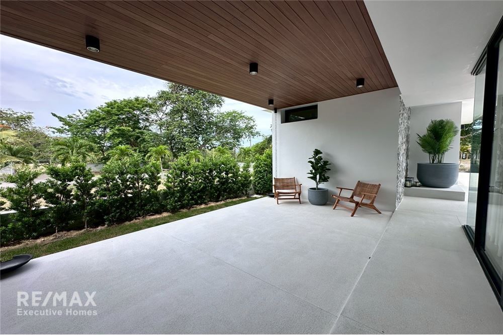 Elegant Pool Villa for Sale in Sunplay Pattaya - Bangsaray 5
