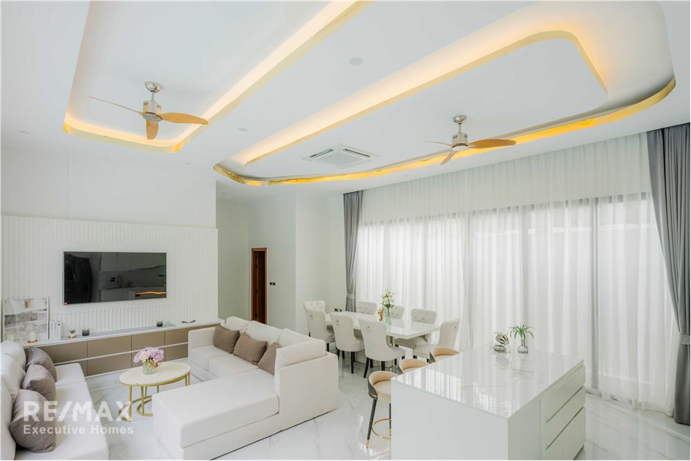 For Rent | Luxury Pool Villa in Thalang, Phuket 10