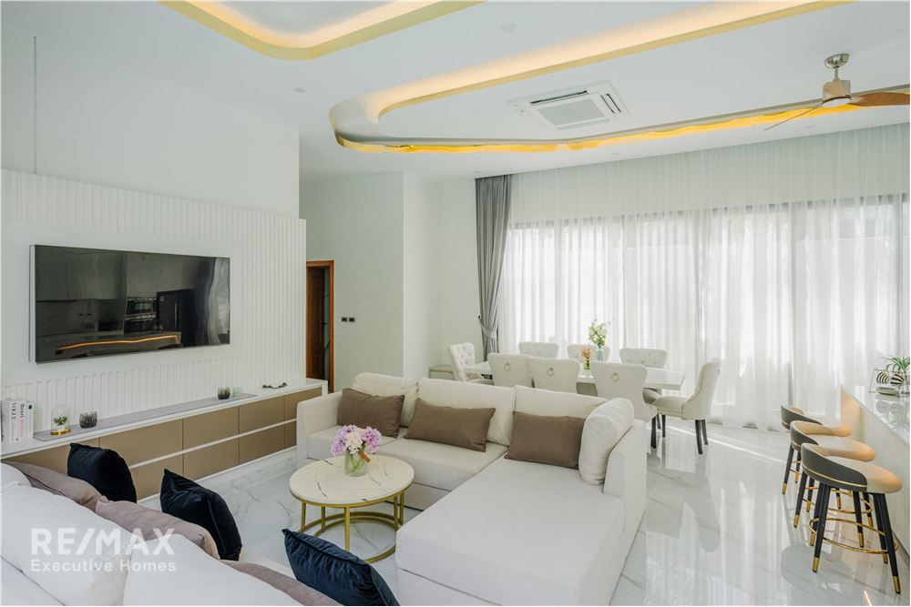 For Rent | Luxury Pool Villa in Thalang, Phuket 9