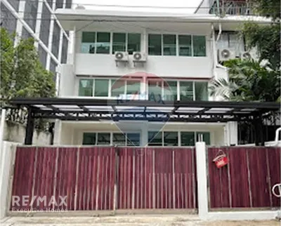 spacious-3br-townhouse-in-vibrant-sathon-bangkok-920071079-24