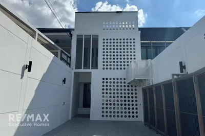 modern-2-bedroom-detached-house-in-prime-phra-khanong-bangkok-920071080-103