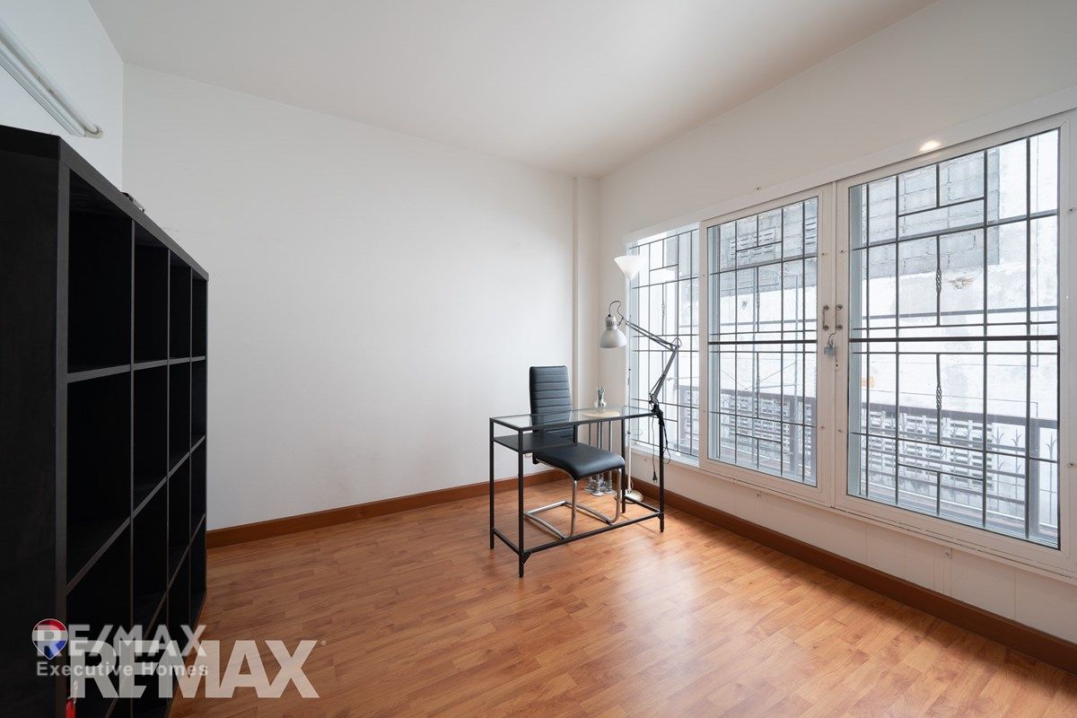 Urgent Sale! Beautiful 3-Storey Corner Townhome – Sukhumvit 101/1 13
