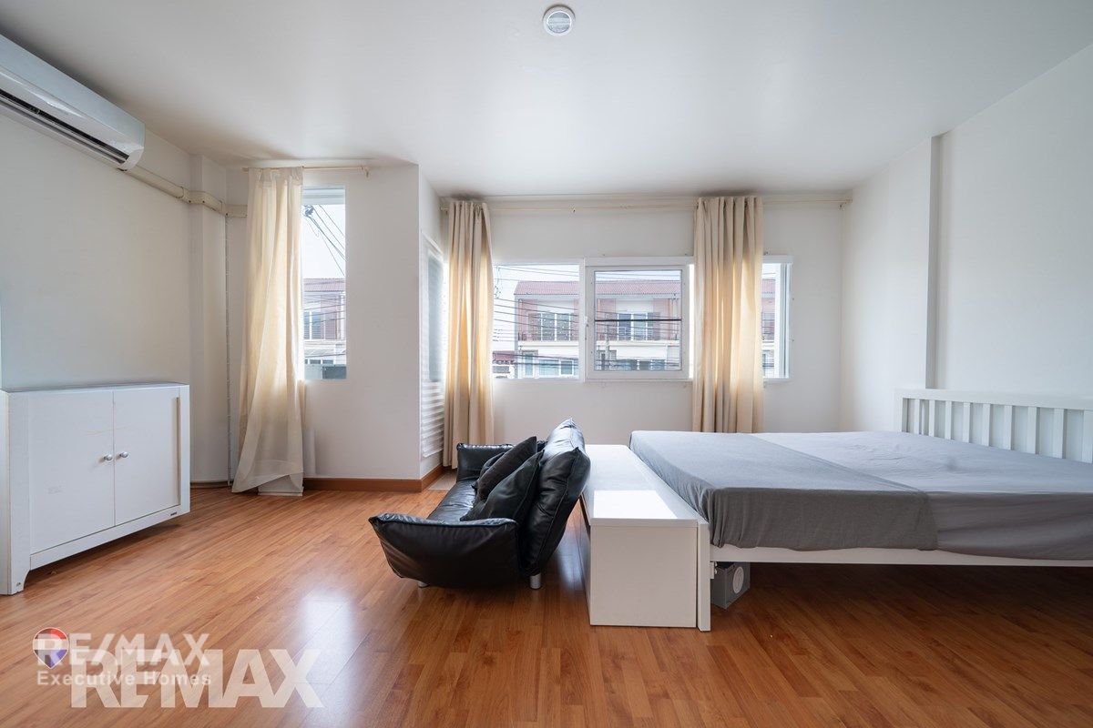 Urgent Sale! Beautiful 3-Storey Corner Townhome – Sukhumvit 101/1 15