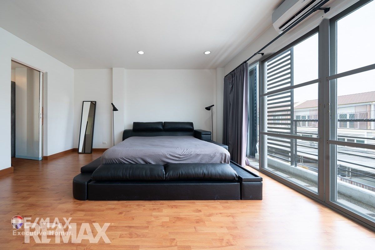 Urgent Sale! Beautiful 3-Storey Corner Townhome – Sukhumvit 101/1 17
