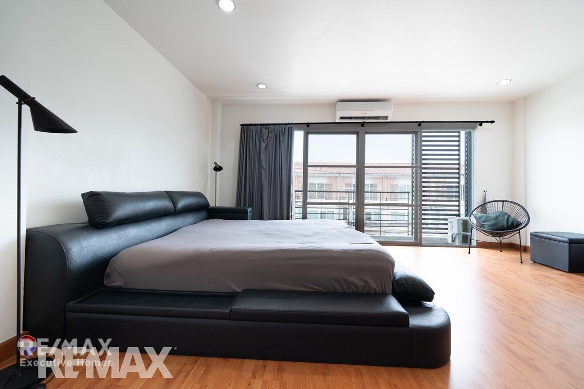 Urgent Sale! Beautiful 3-Storey Corner Townhome – Sukhumvit 101/1 18