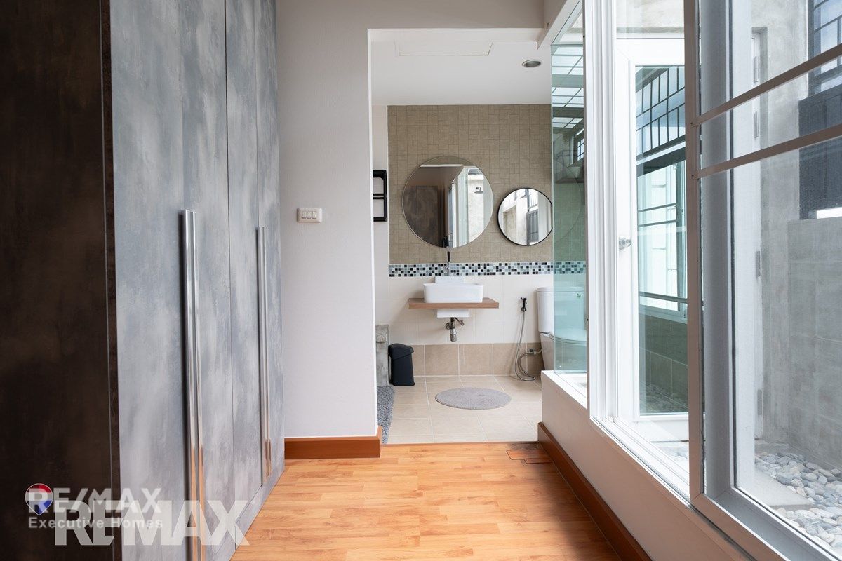 Urgent Sale! Beautiful 3-Storey Corner Townhome – Sukhumvit 101/1 20