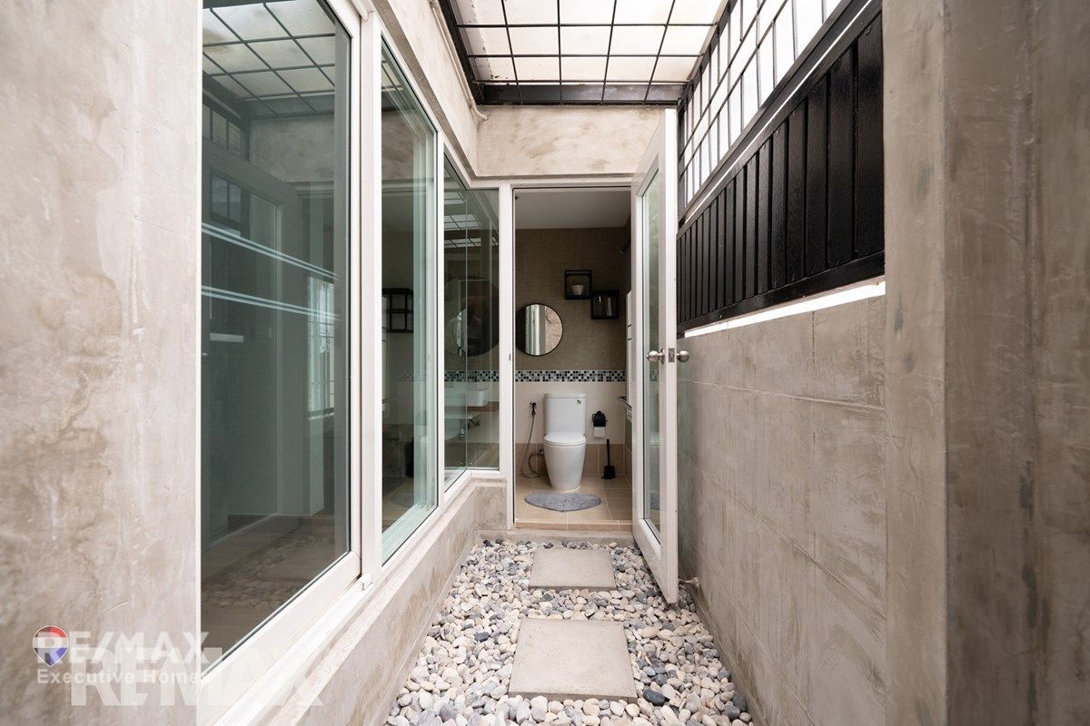 Urgent Sale! Beautiful 3-Storey Corner Townhome – Sukhumvit 101/1 24