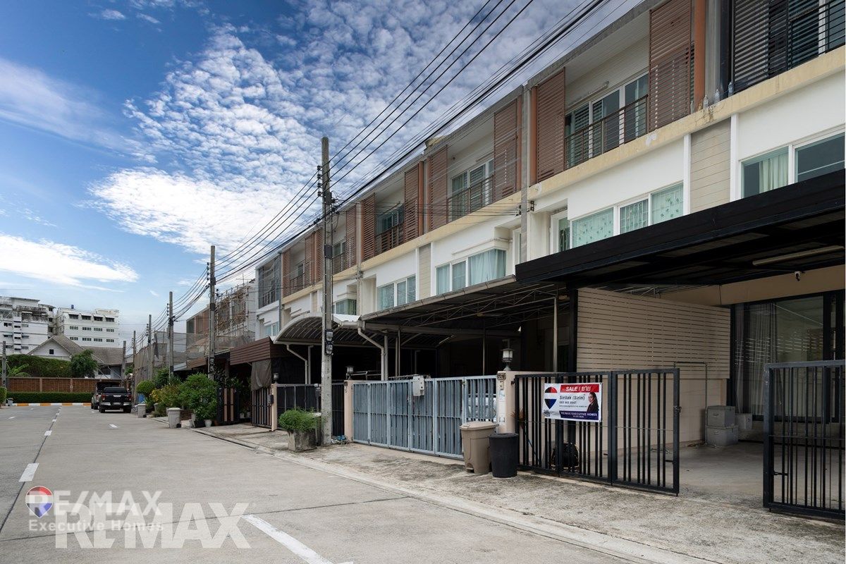 Urgent Sale! Beautiful 3-Storey Corner Townhome – Sukhumvit 101/1 38