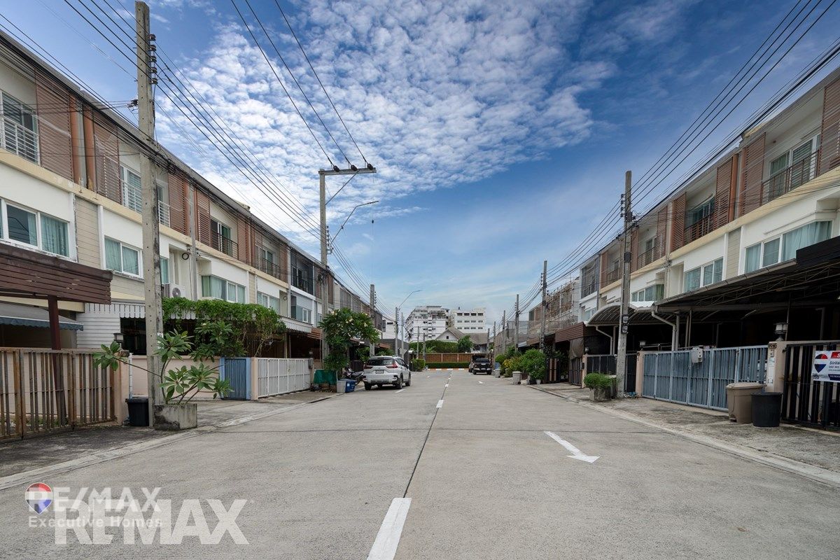 Urgent Sale! Beautiful 3-Storey Corner Townhome – Sukhumvit 101/1 39