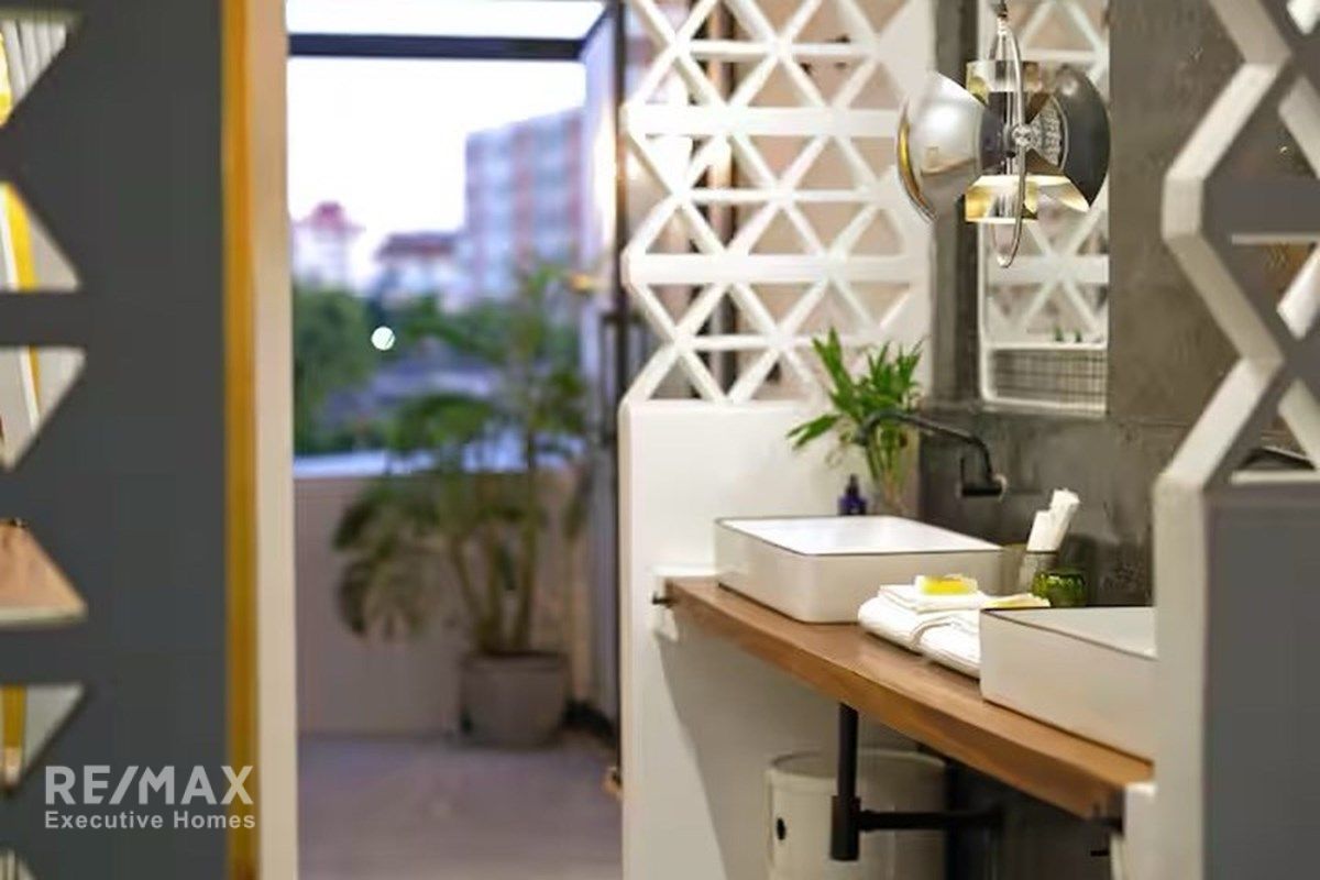 Modern 3-Level Townhouse for Sale in Sukhumvit 64 11
