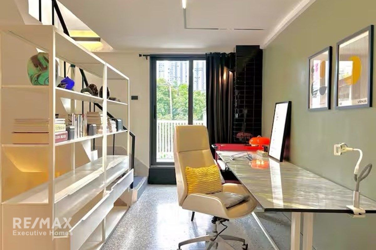 Modern 3-Level Townhouse for Sale in Sukhumvit 64 12