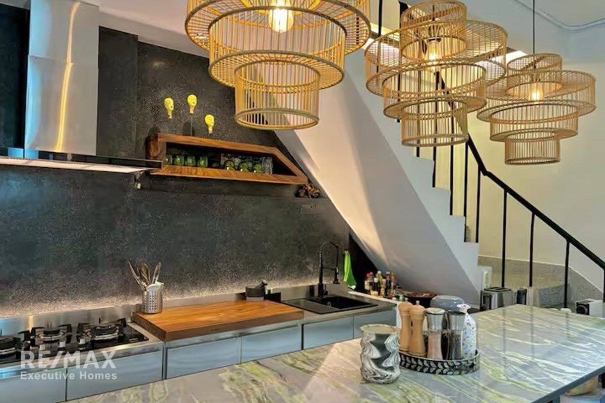 Modern 3-Level Townhouse for Sale in Sukhumvit 64 3