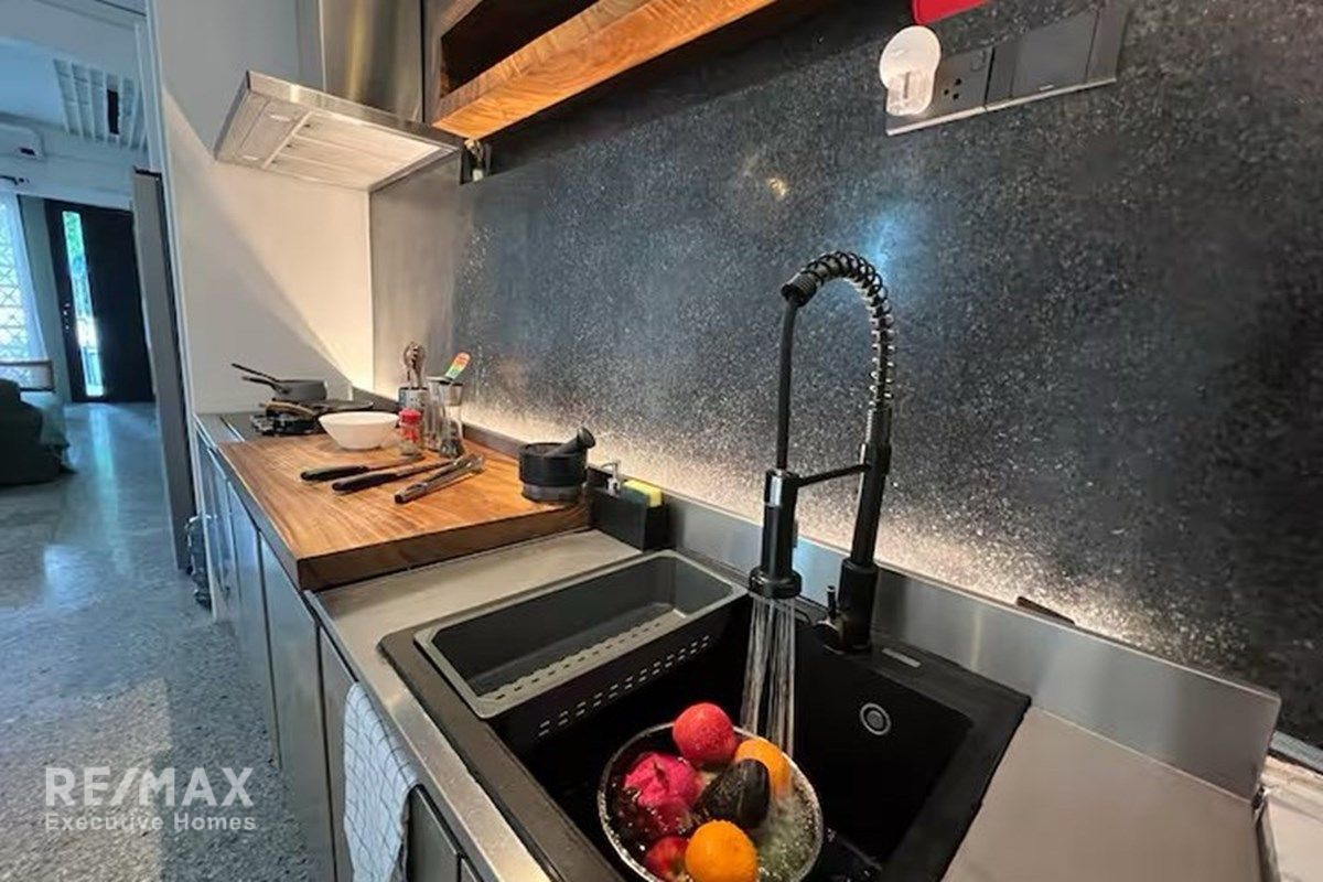 Modern 3-Level Townhouse for Sale in Sukhumvit 64 6