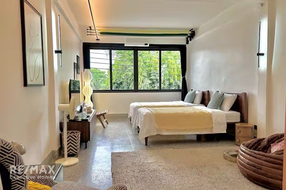Modern 3-Level Townhouse for Sale in Sukhumvit 64 7