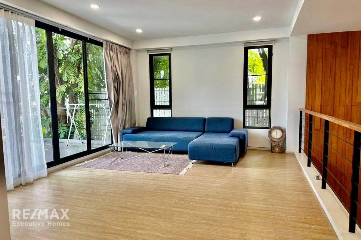 Luxury 5-Bed Home in Bangkok's Heart for Sale 12