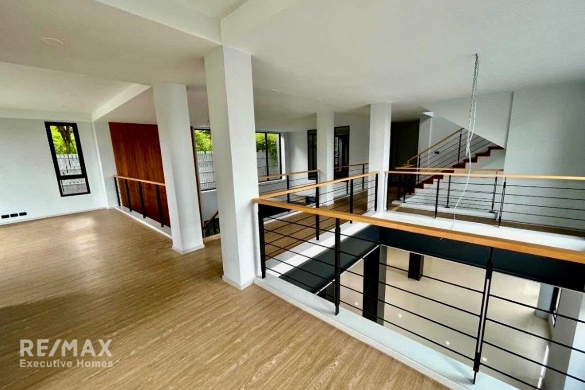 Luxury 5-Bed Home in Bangkok's Heart for Sale 21