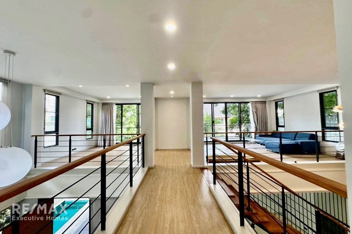 Luxury 5-Bed Home in Bangkok's Heart for Sale 7