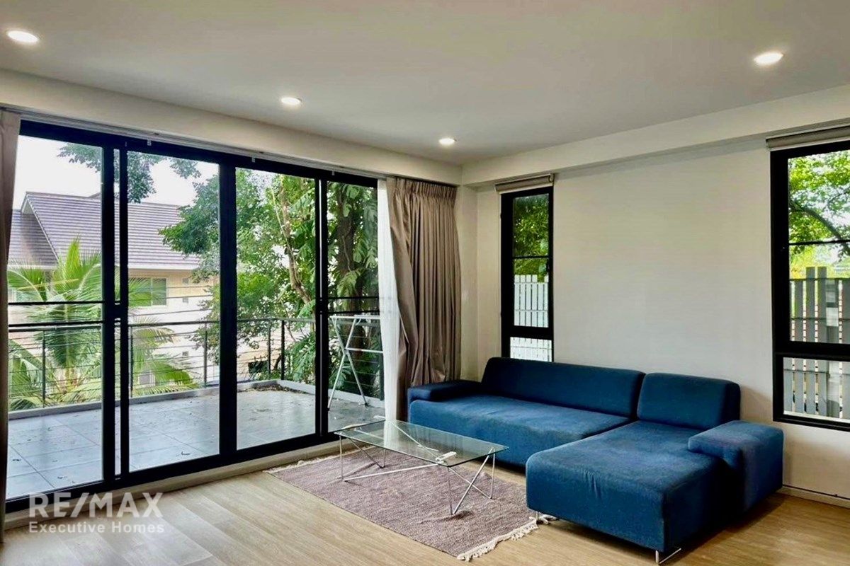 Luxury 5-Bed Home in Bangkok's Heart for Sale 8