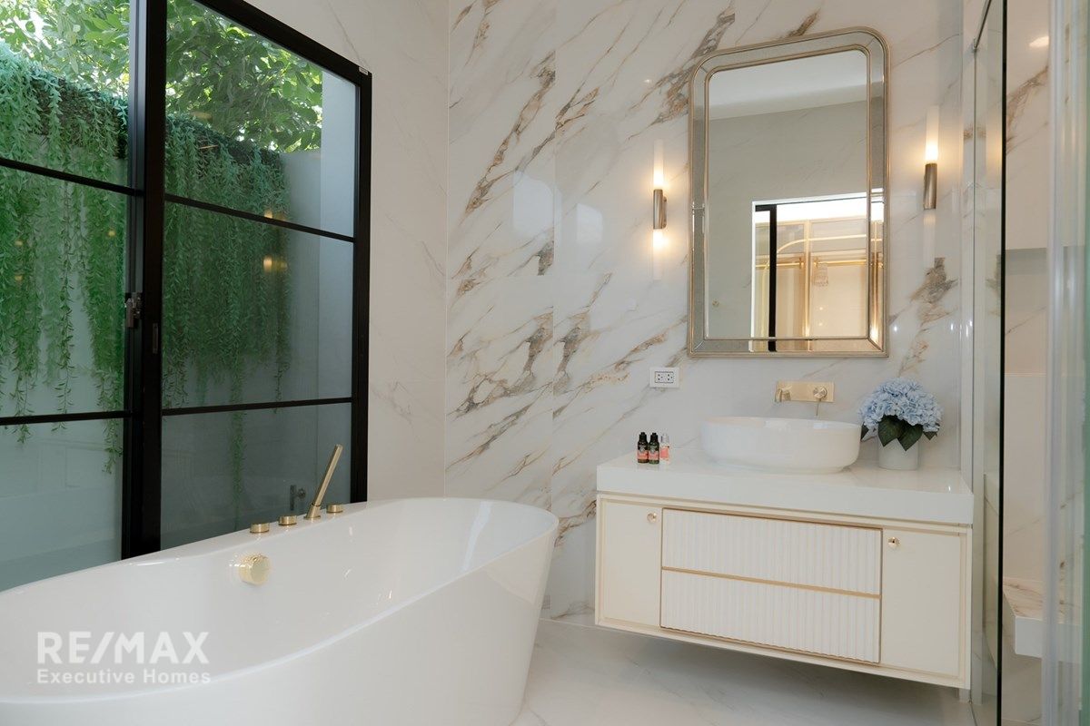 Luxurious 4-Bedroom Detached Home in Nanthawan Rama 9, Krunthepkritha 13