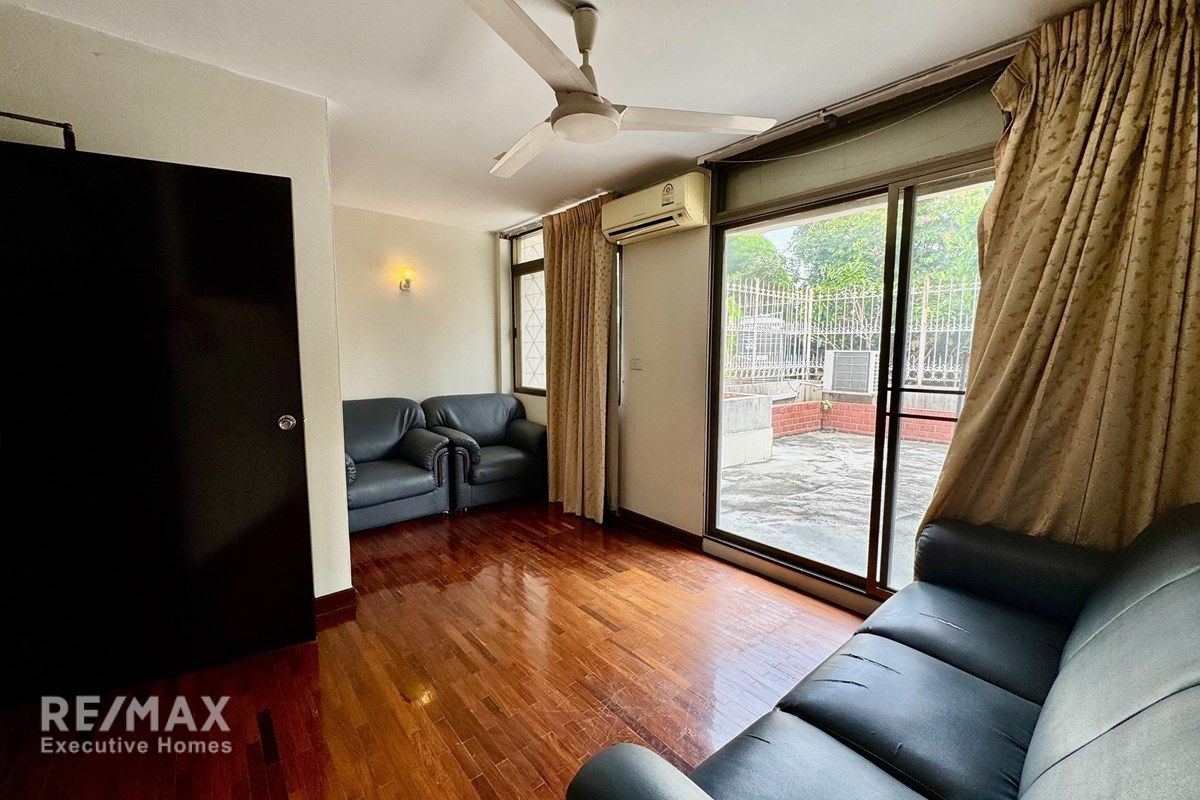 Prime 3-Story Townhouse in Central Bangkok 11