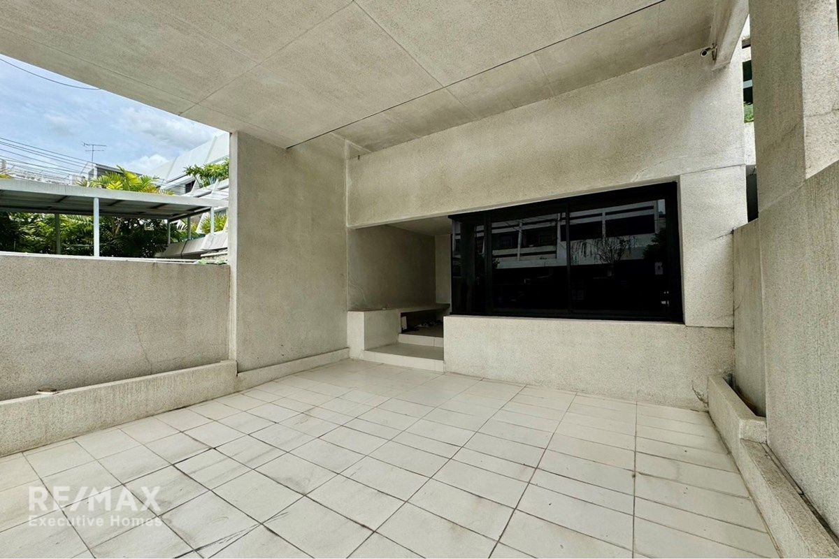 Prime 3-Story Townhouse in Central Bangkok 2
