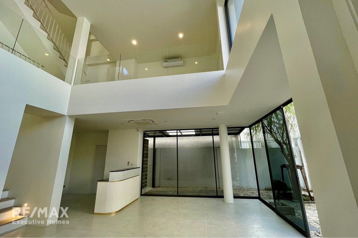 Townhouse for Rent - Prime Home Office Location Near Vibhavadi Road 1