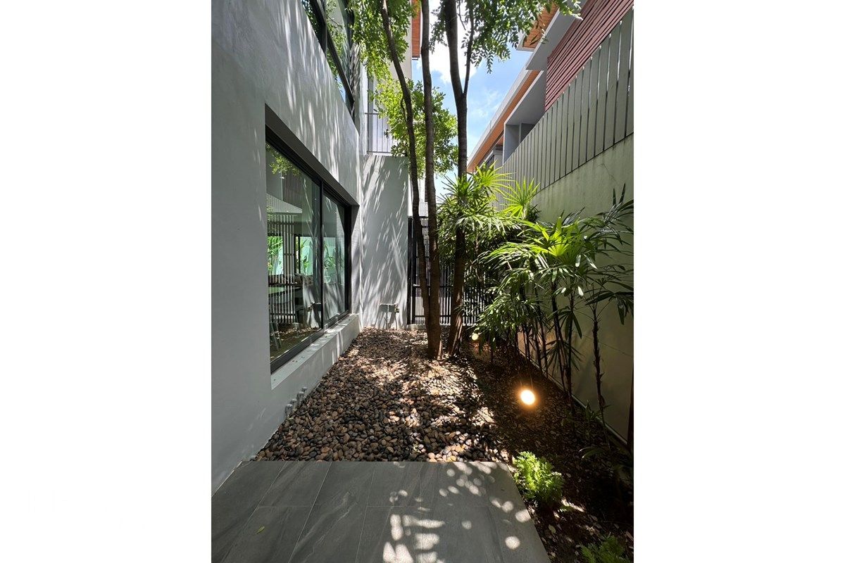 Luxurious 4 Bedroom Detached House in Sukhumvit 49, Watthana 4