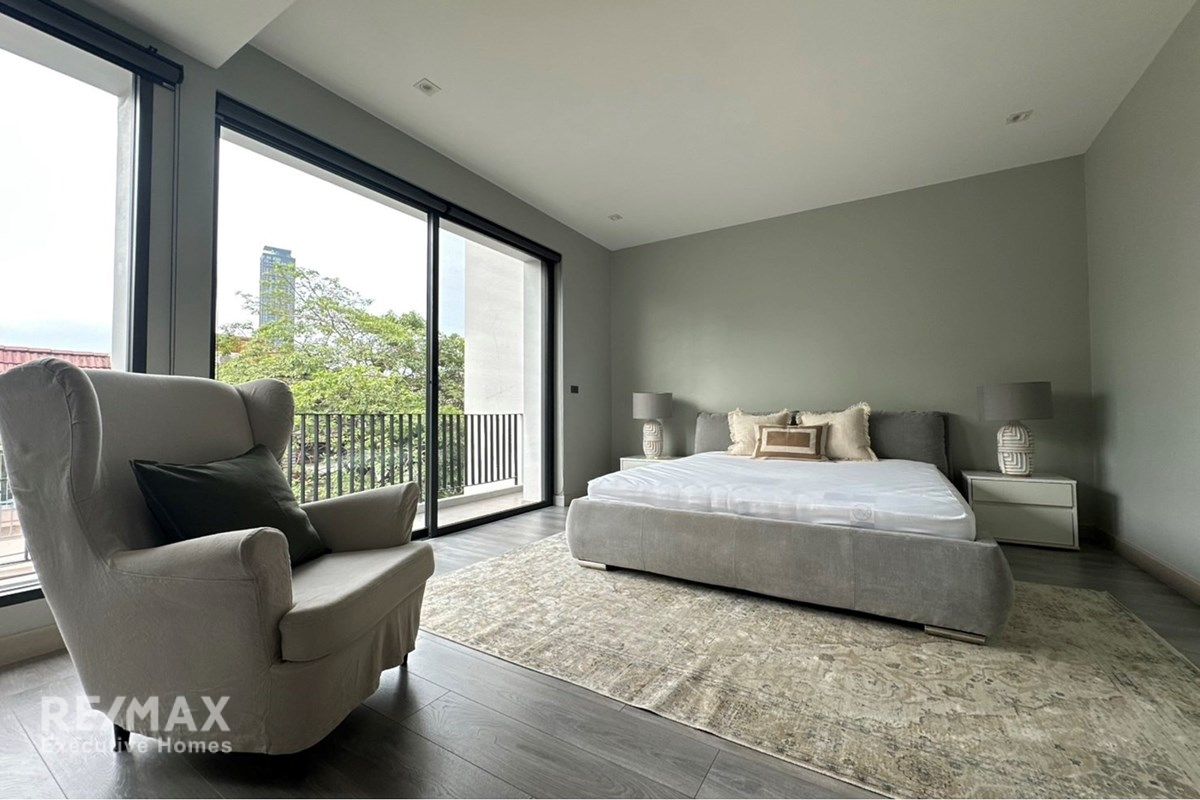 Modern 3-Bedroom Detached Home in Bangkok City Center 12