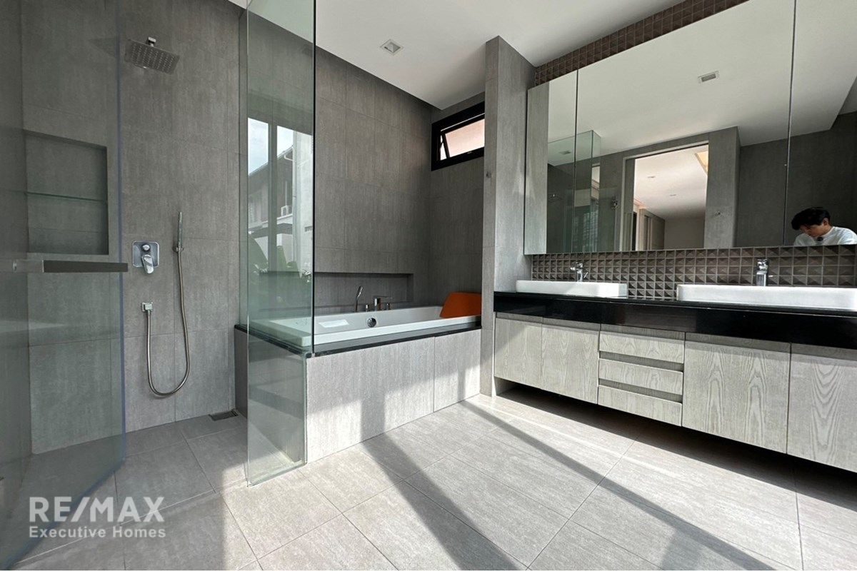 Modern 3-Bedroom Detached Home in Bangkok City Center 8