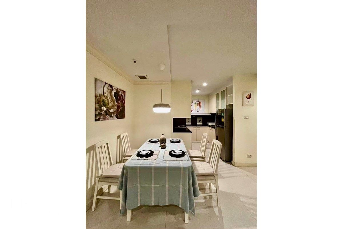 Luxurious Condo for Sale in Prompong, Bangkok 3