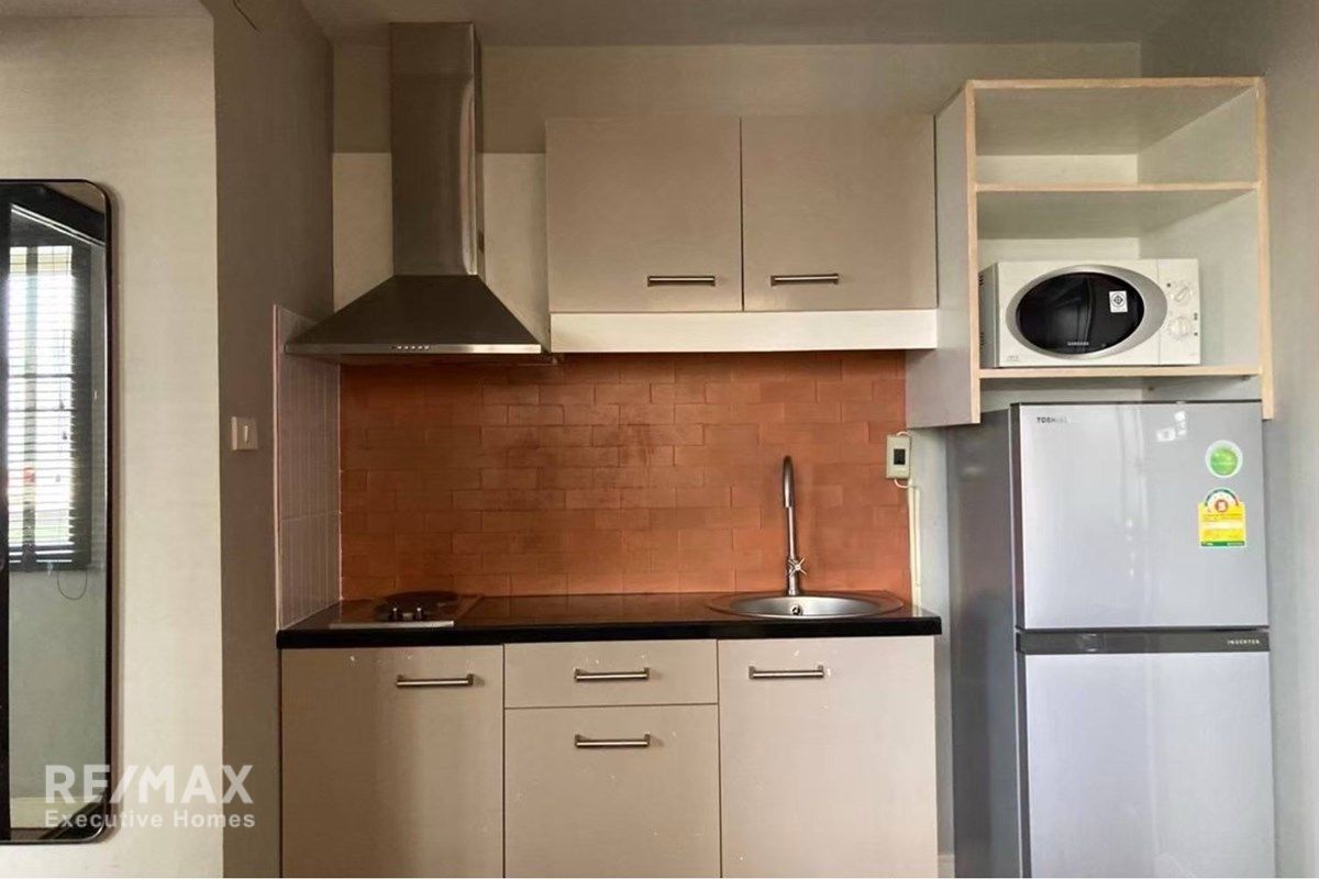 Luxurious Condo for Sale in Prompong, Bangkok 9