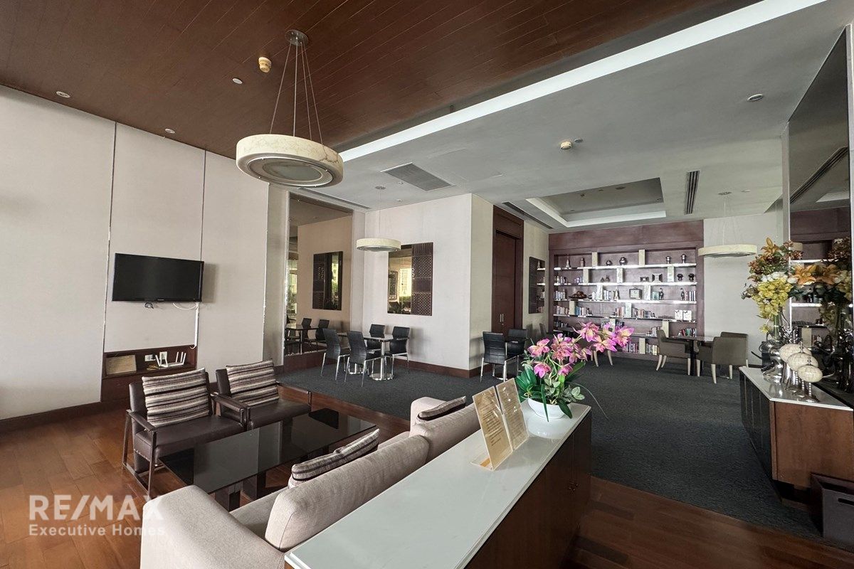 Luxury Urban Condo for Sale in Bangkok's Watthana District 10