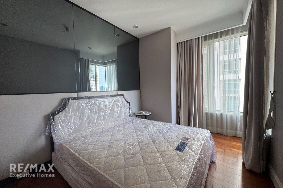 Luxury Urban Condo for Sale in Bangkok's Watthana District 4