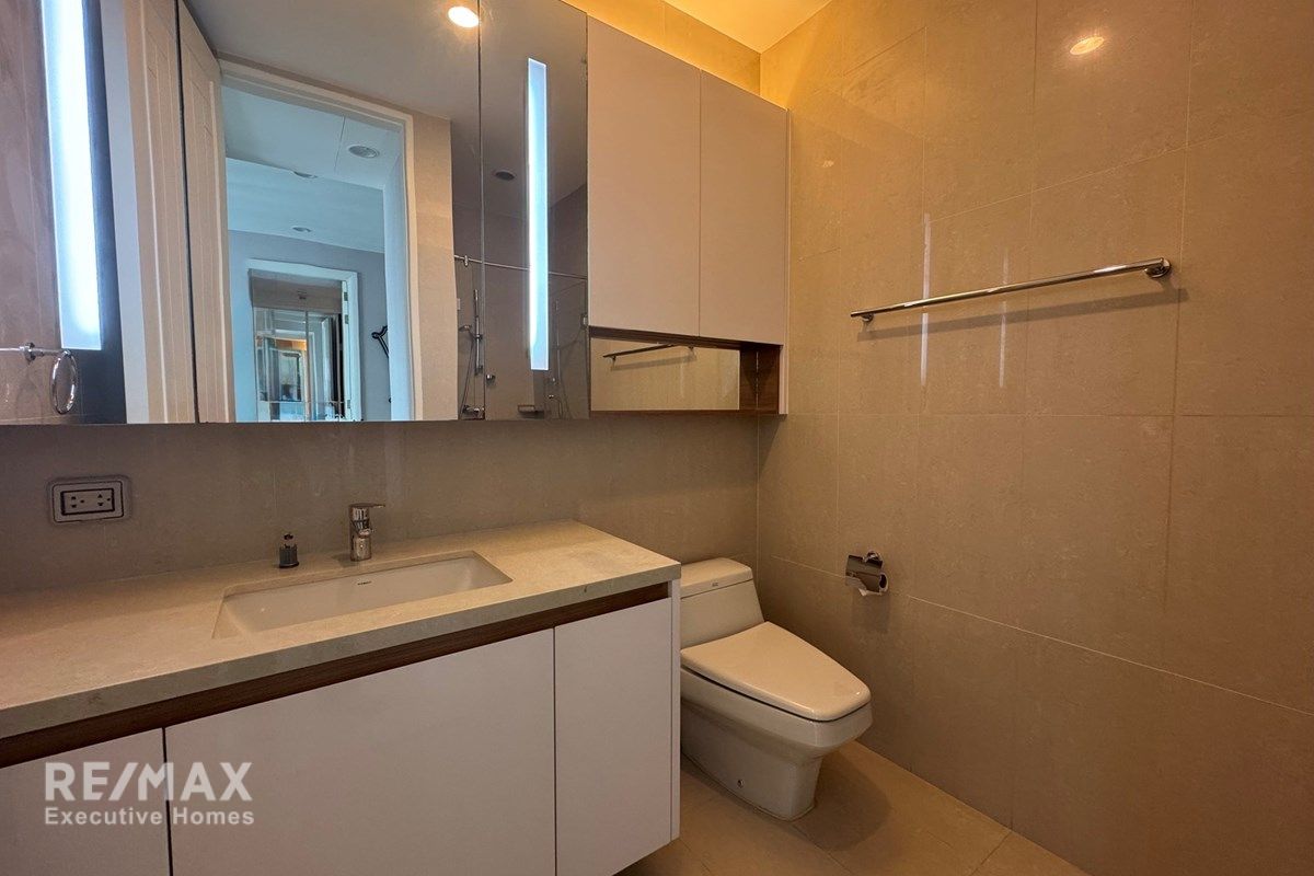 Luxury Urban Condo for Sale in Bangkok's Watthana District 7