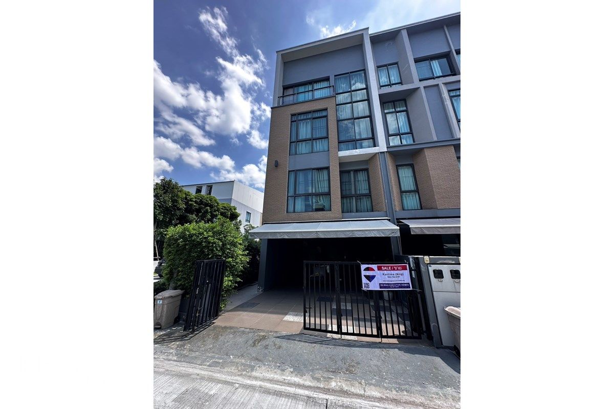 200sqm 3.5-Storey Townhome for Sale in Pattanakarn - 3.3M Decor Included 1