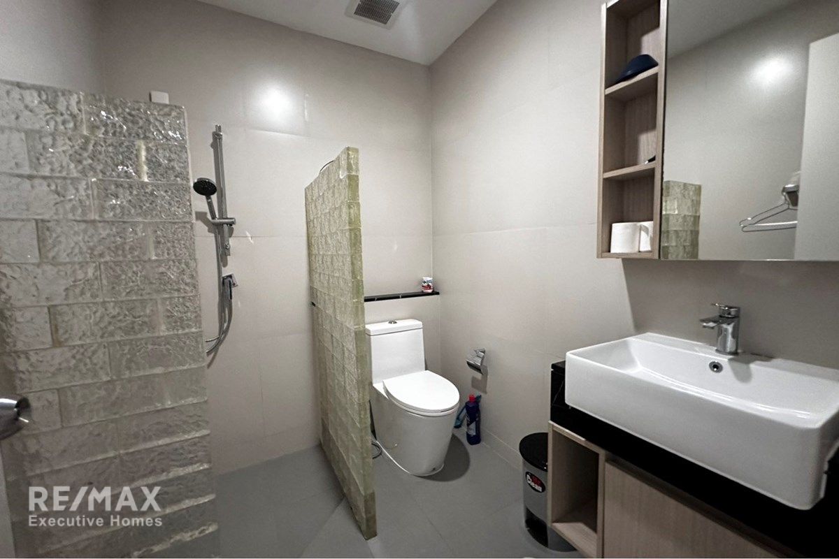200sqm 3.5-Storey Townhome for Sale in Pattanakarn - 3.3M Decor Included 15