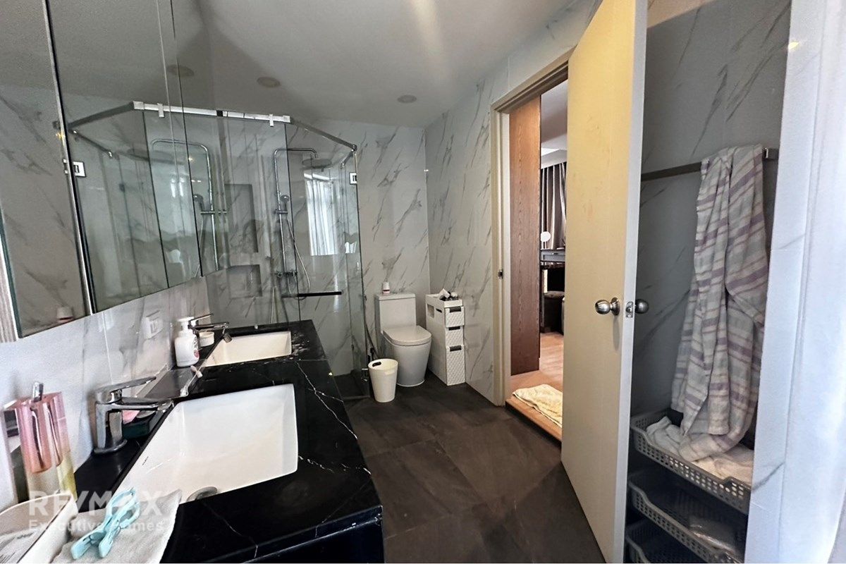 200sqm 3.5-Storey Townhome for Sale in Pattanakarn - 3.3M Decor Included 9