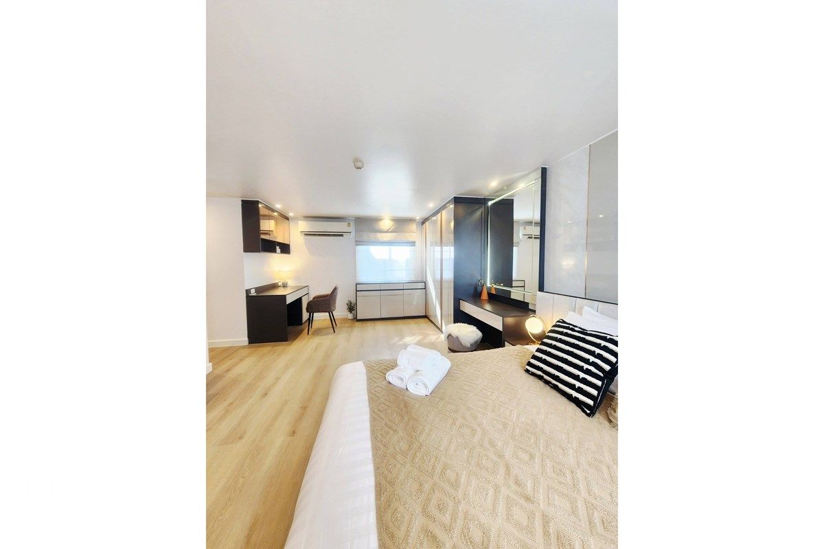 Buy 7.9M | Belle Park Rama 3 | 22nd Fl. Pool View 2BR | Private Park 8
