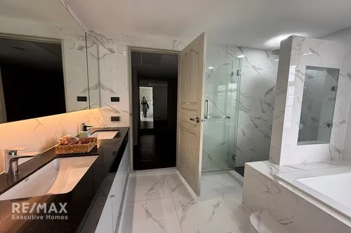 luxurious-3-bedroom-condo-in-thonglor-pet-friendly-living-920071089-44