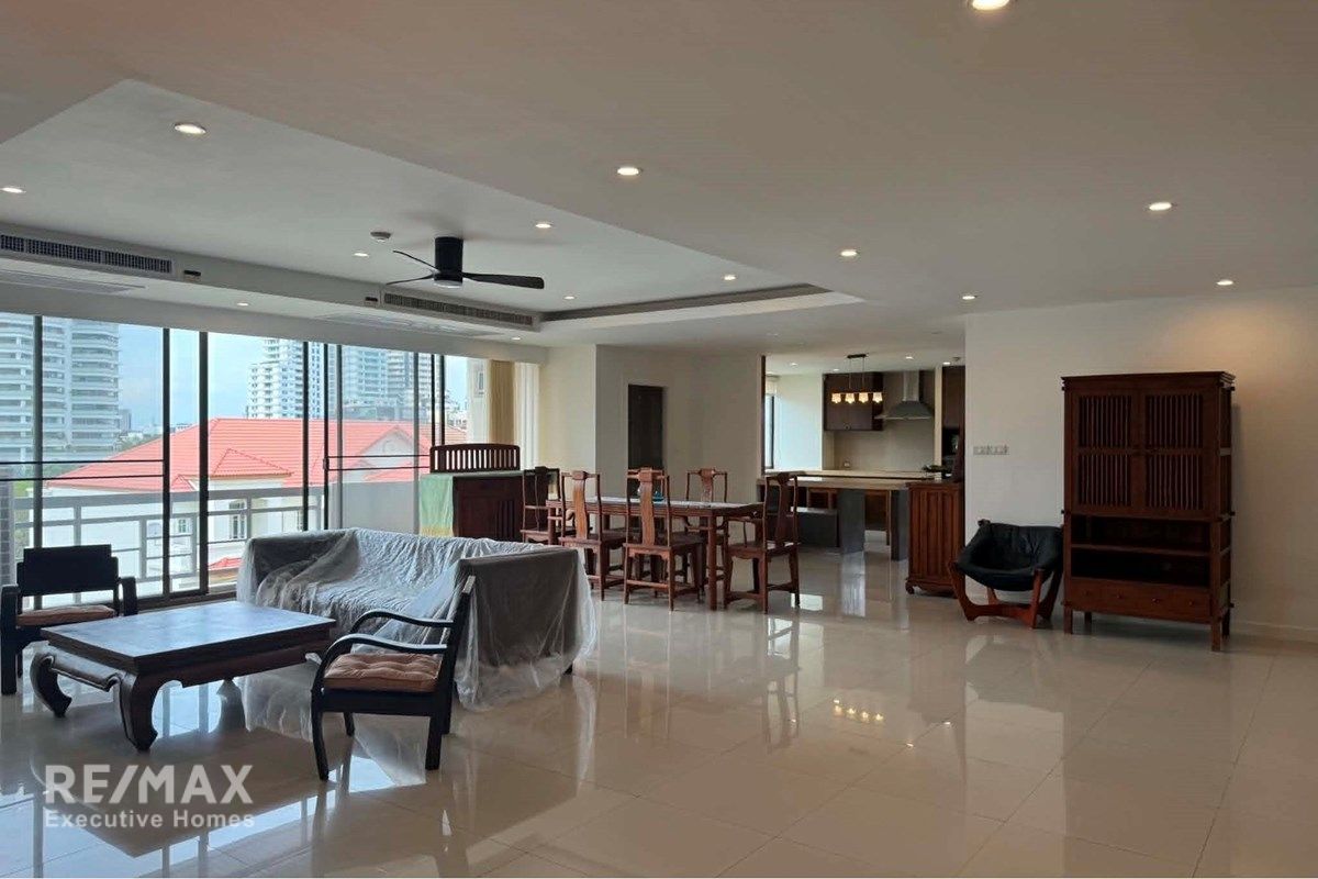 Pet-Friendly Condo at The Ekkamai Grand in Bangkok 10
