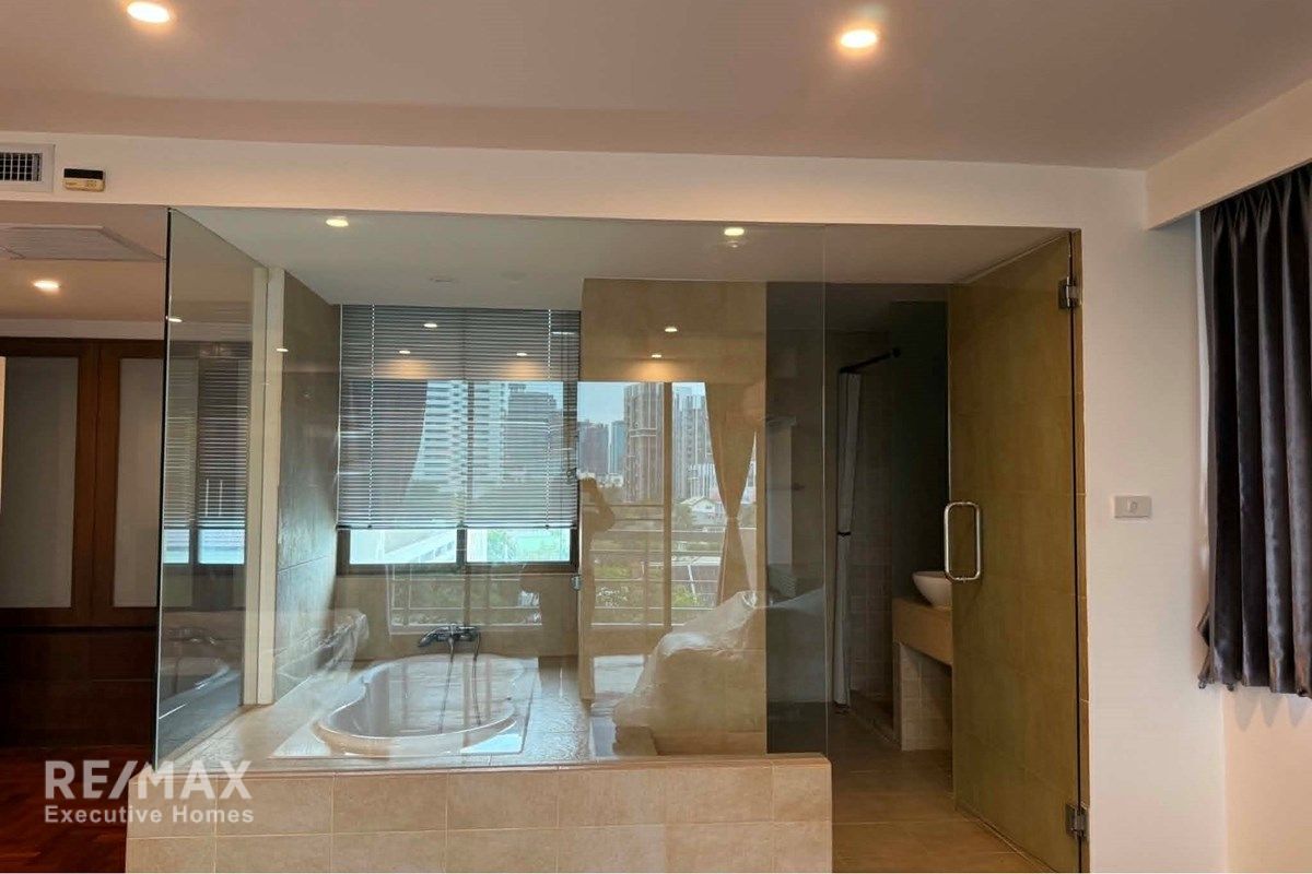 Pet-Friendly Condo at The Ekkamai Grand in Bangkok 16