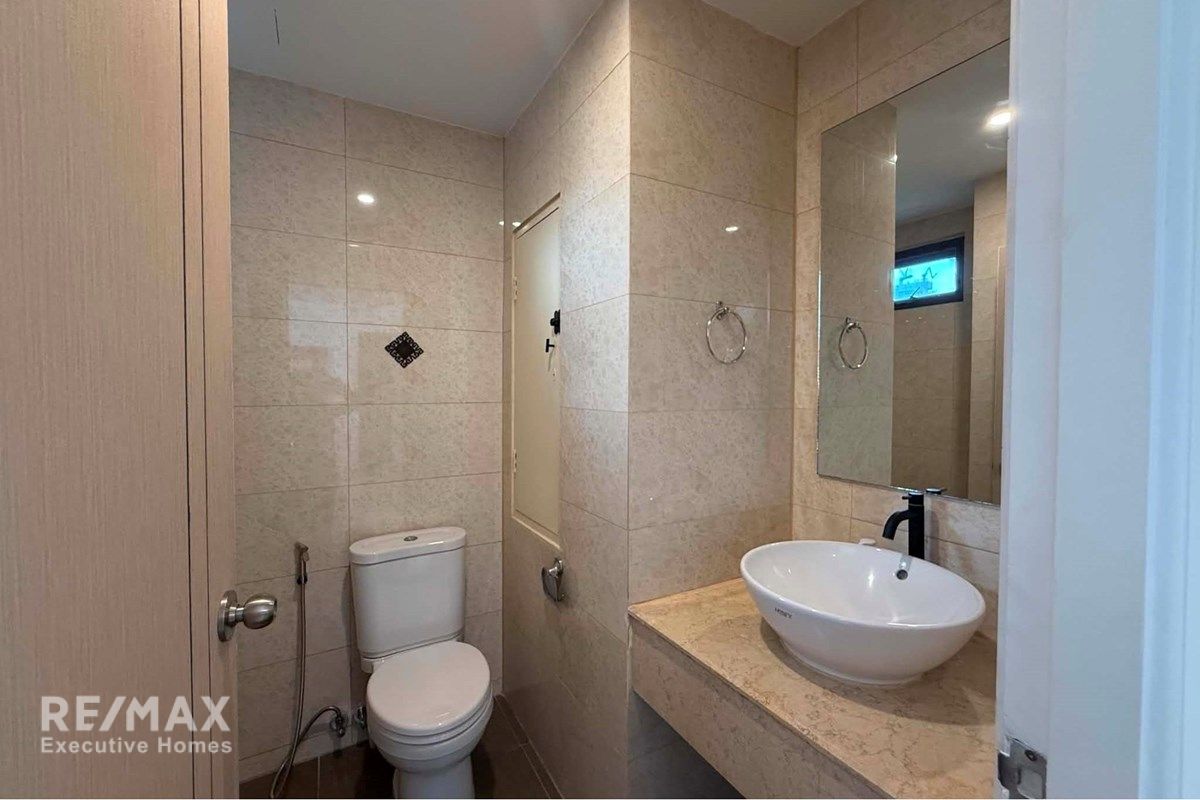 Pet-Friendly Condo at The Ekkamai Grand in Bangkok 27