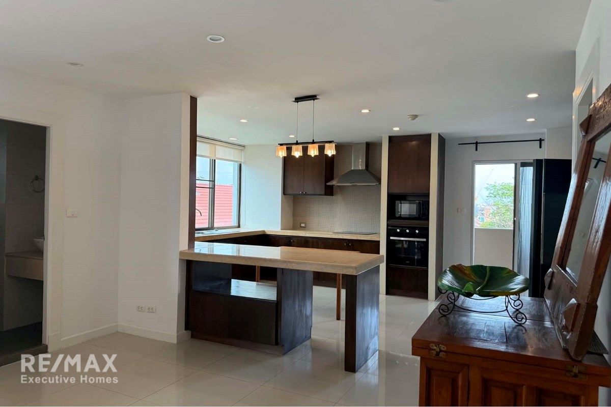 Pet-Friendly Condo at The Ekkamai Grand in Bangkok 7