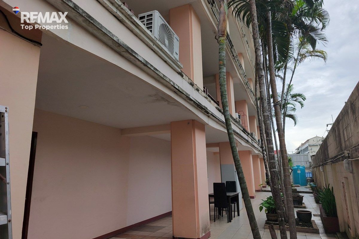Urban Oasis: 2-Bed Condo in the center of Patong, Phuket 3